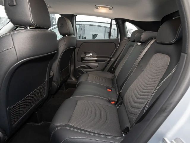 Mercedes-Benz GLA 180 ACC LED Navi SHZ Winterp. Fernlichtass.