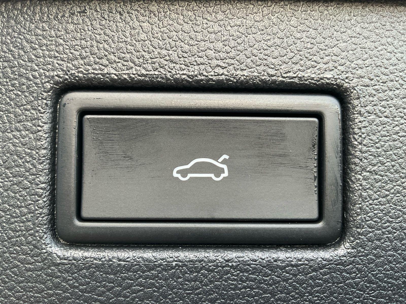 Volkswagen T-Roc 1.5 eTSI DSG R-Line