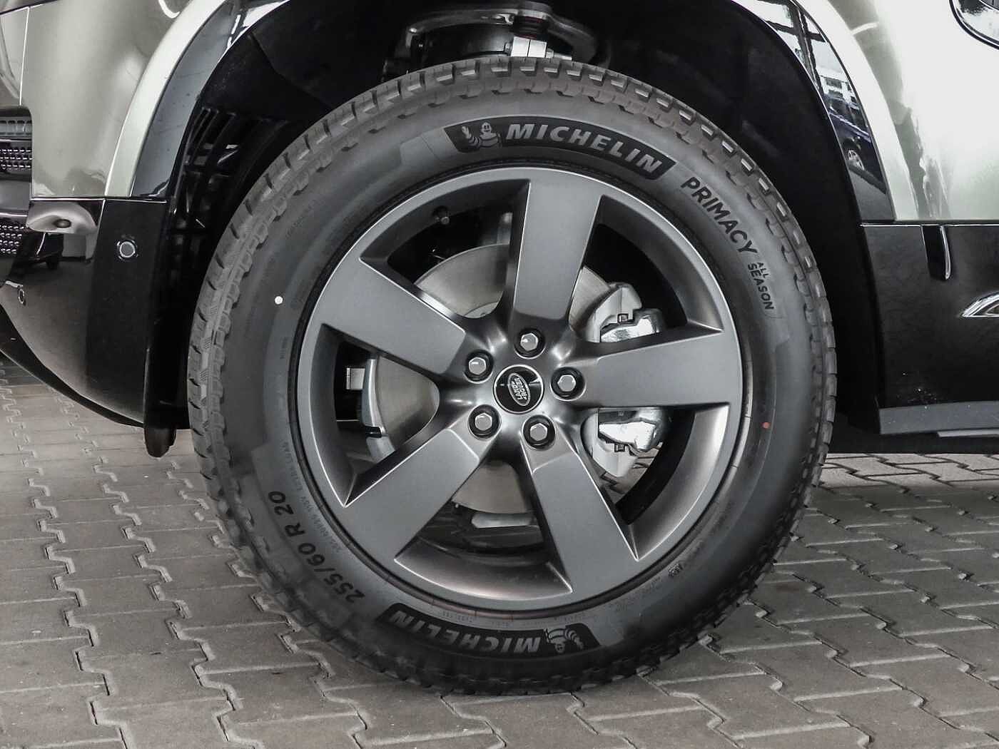 Land Rover Defender 90 Dynamic SE