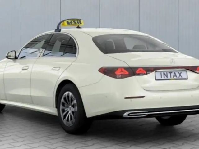 Mercedes-Benz E 200 E 200 d Sedan