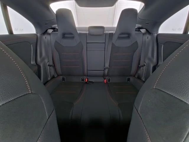 Mercedes-Benz CLA 200 AMG Line Coupé