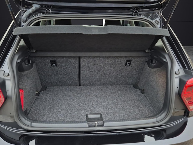 Volkswagen Polo Polo TSI Active Navi Climatronic PDC SH LM