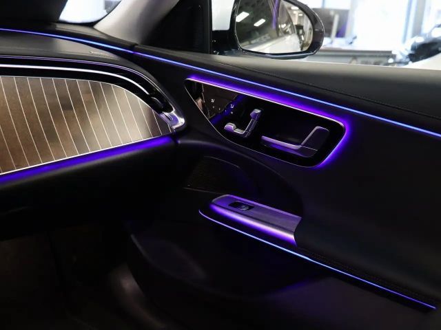 Mercedes-Benz E 200 AVANTGARDE Sedan