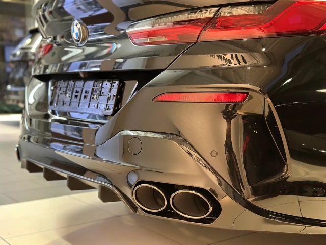 Alpina B8 Gran Coupe. Schwarz. Voll. Souverän.