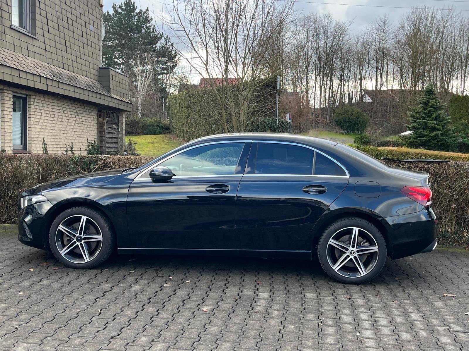 Mercedes-Benz A 250 A 250 e