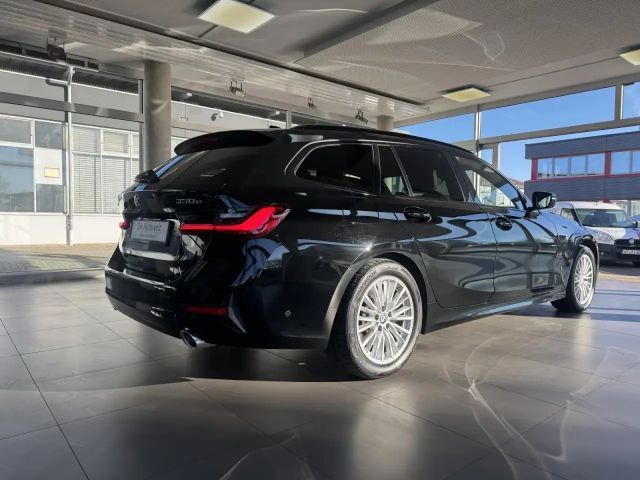 BMW 330 330e M-Sport Touring xDrive