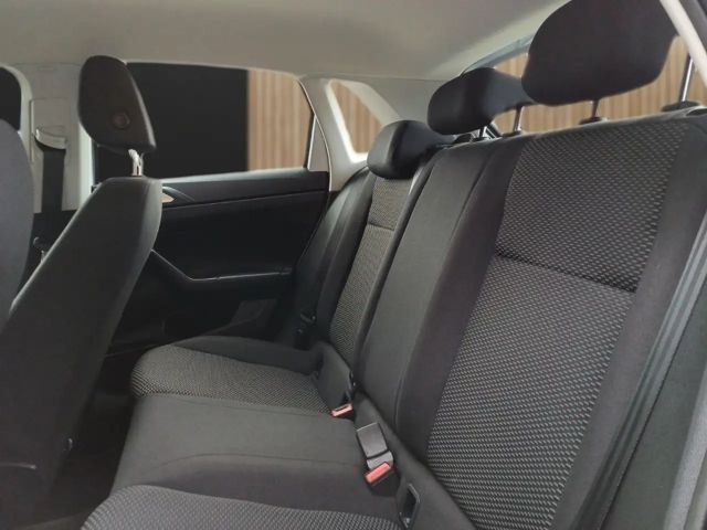 Volkswagen Polo VI 1.0   Ganzjahresreifen+Klima+Lane-Assistent