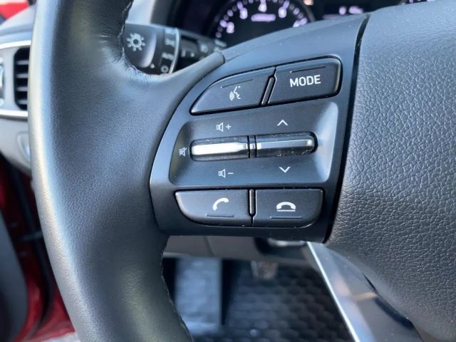 Hyundai i30 1.5 Selected Kombi mit wenig KM*Top gepflegt