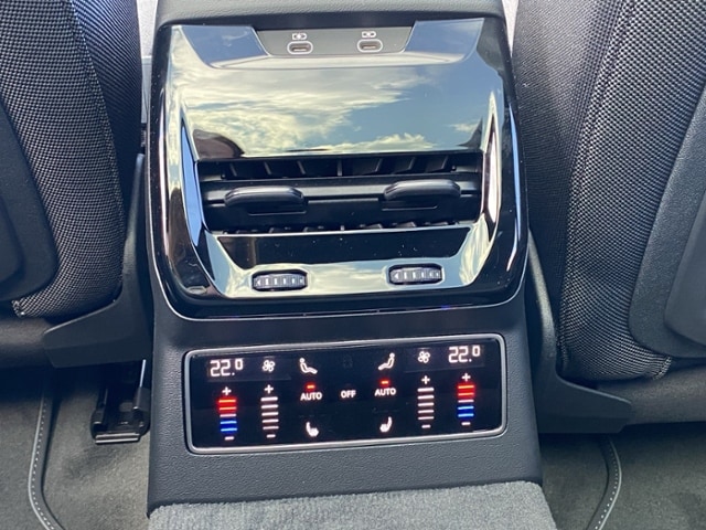 Audi A6 Avant Quattro S-Tronic