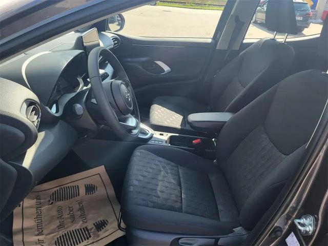 Mazda 2 Hybrid Centre Line