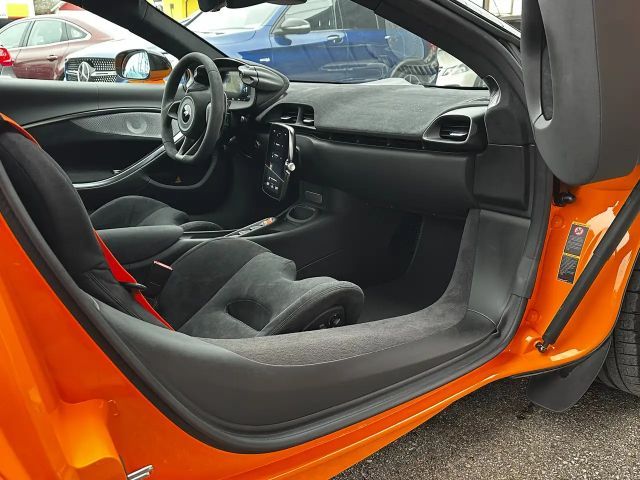 McLaren Artura Spider