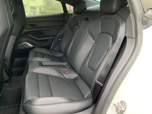 Porsche Taycan S Turbo