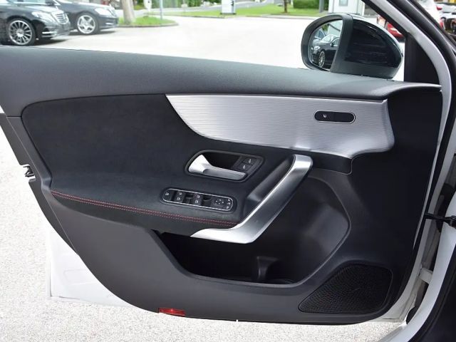 Mercedes-Benz A 200 4MATIC A 200 d AMG Line