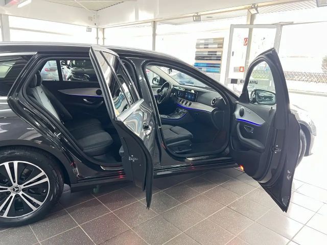 Mercedes-Benz E 220 AVANTGARDE E 220 d Estate