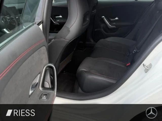 Mercedes-Benz CLA 180 AMG Line Coupé