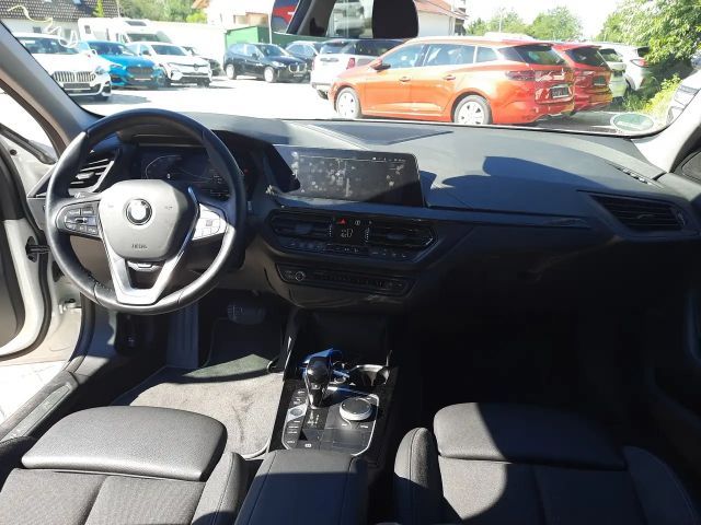 BMW 118 118i Sedan Sport Line