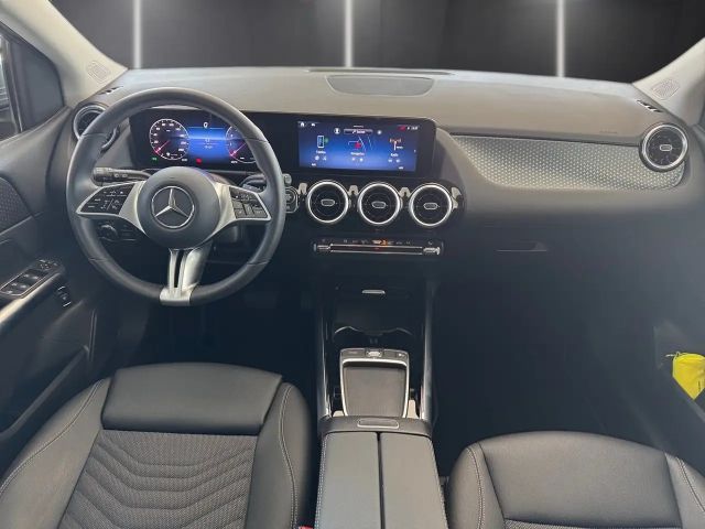 Mercedes-Benz B 200 Progressive Sedan