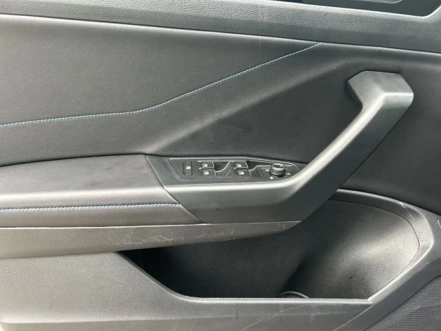 Volkswagen T-Roc R Performance *Akrapovic* AHK DCC Pano AHK