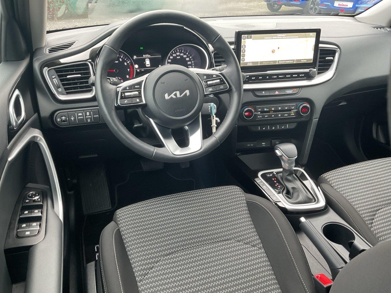 Kia Ceed GOLD 1.5 T DCT LED+Navi+SHZ+PD