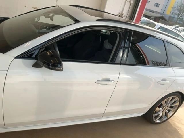 Audi A4 Avant Quattro S-Line