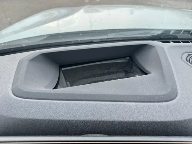 BMW 318 iAT  +HUD+ADAPTIVE-LED+ACC+NAVI+SHZ+DAB+MFL+