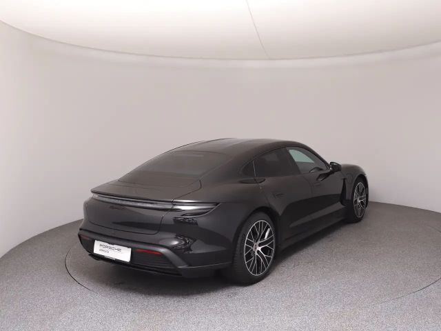 Porsche Taycan 4