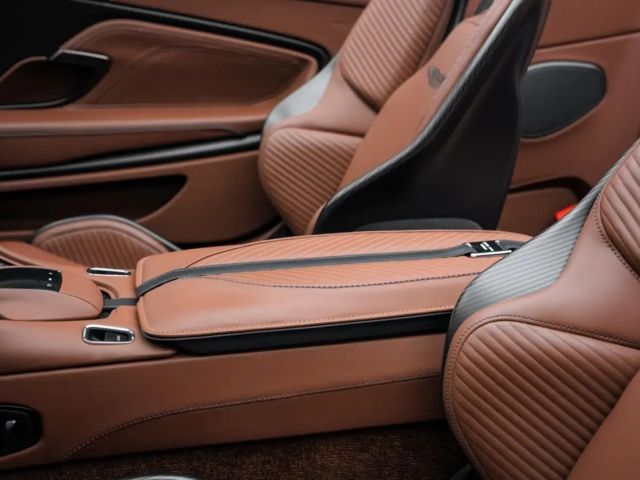 Aston Martin DBS 770 Ultimate Volante 1 OF 199/CARBON/BUCKET