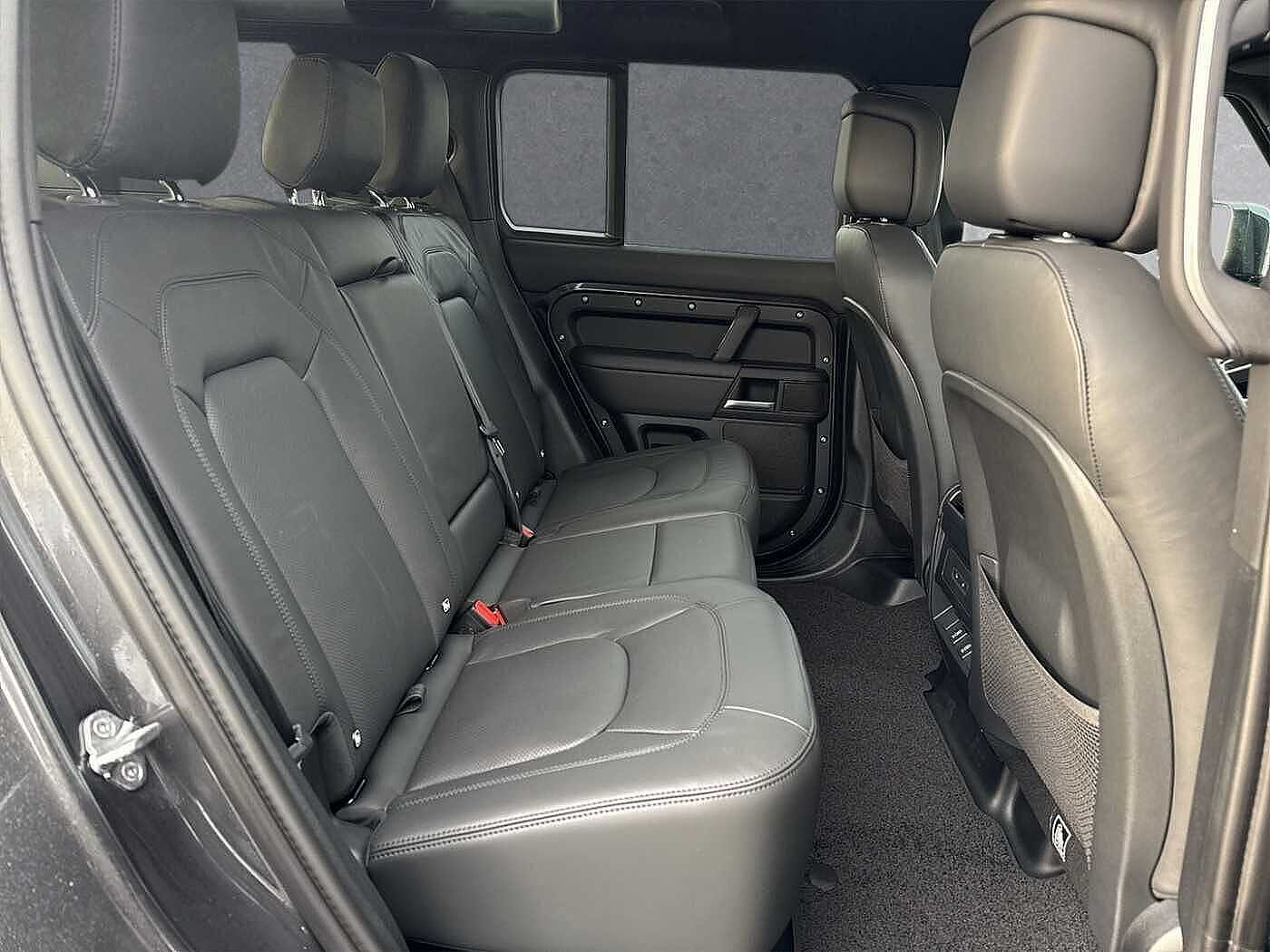 Land Rover Defender 110