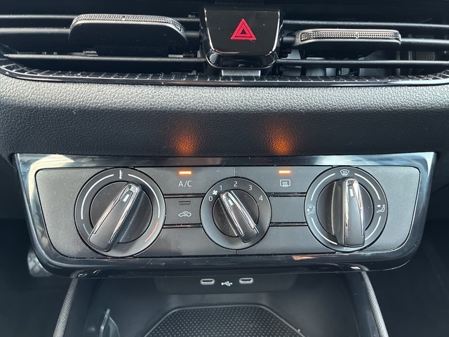 Skoda Fabia Fabia 1.0 Essence Klima+LED+PDC+Lane Assist