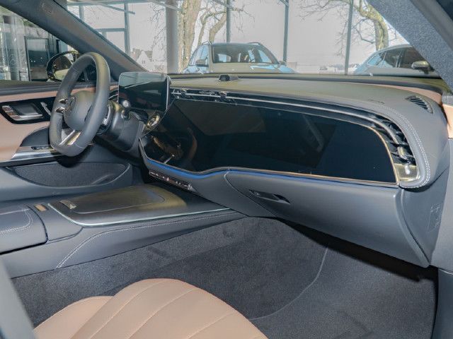 Mercedes-Benz E 200 Sedan