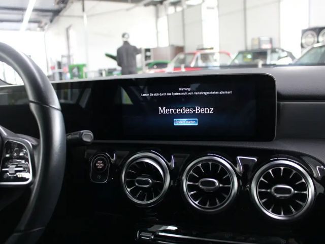 Mercedes-Benz A 200 A 200 d Progressive