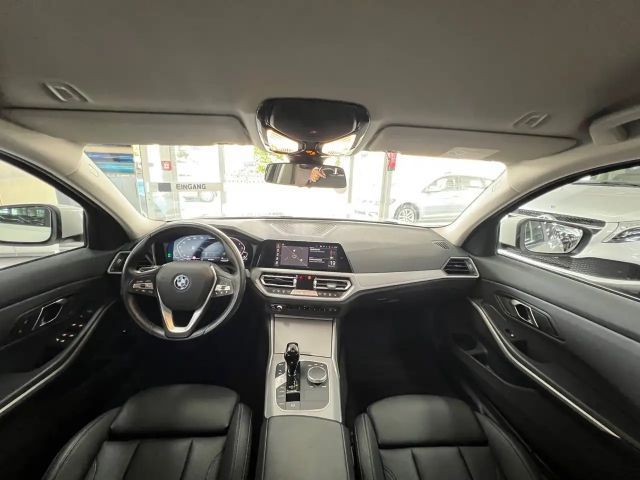 BMW 330 330e Advantage pakket Touring