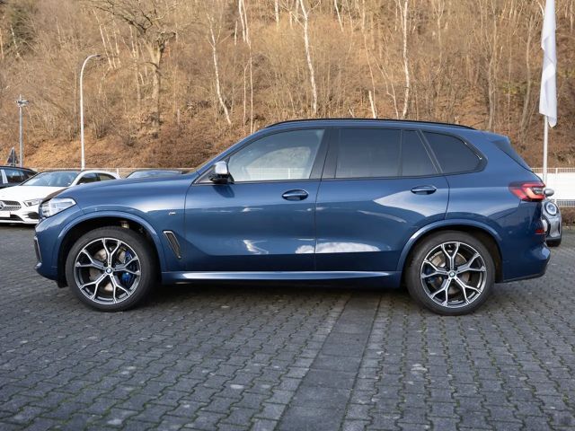 BMW X5 M50i