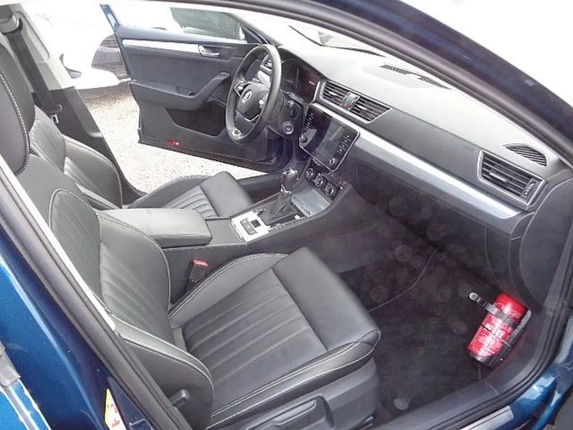 Skoda Superb Kombi 2,0 TDI DSG *LED *Navi *Leder *Top