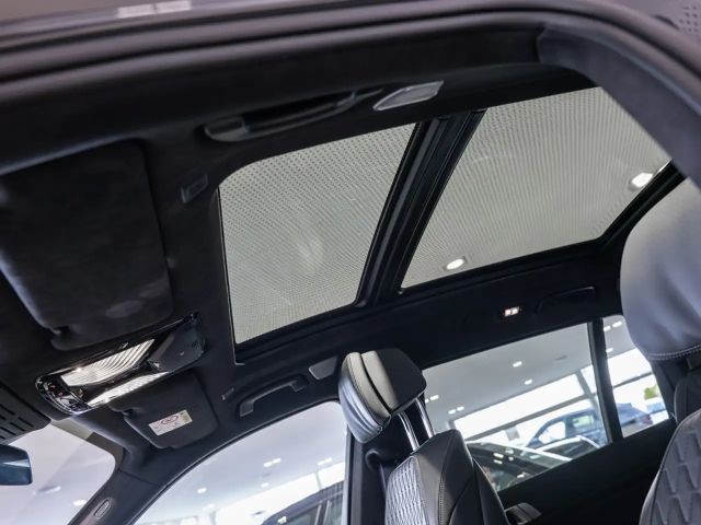 BMW X7 M 60i FACEL. PANO AHK HUD 360° LED STANDHZ