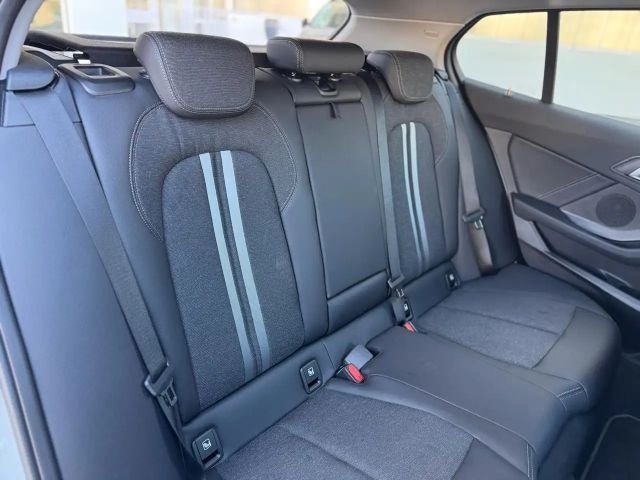 BMW 118 118i Sedan Sport Line