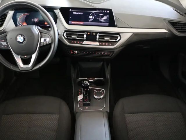 BMW 120 120i Sedan