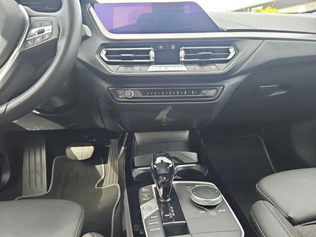 BMW 118 118i Sedan Sport Line