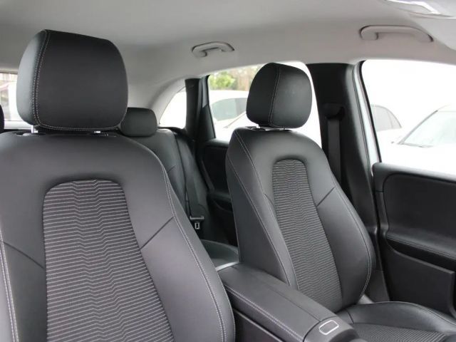 Mercedes-Benz B 180 Sedan