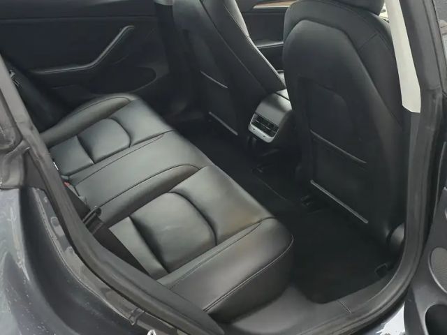 Tesla Model 3 AWD Performance