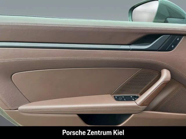 Porsche 992 4 Coupé GTS Targa