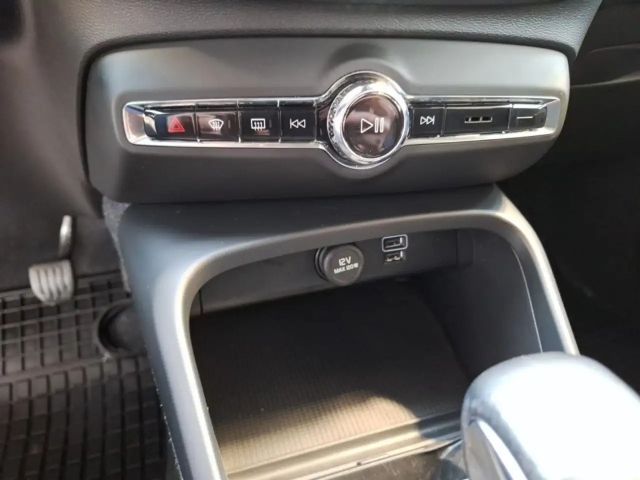 Volvo XC40 Core Momentum