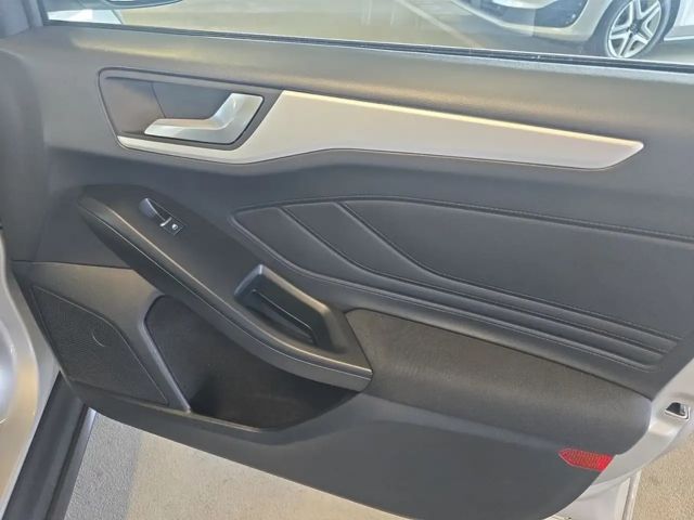 Ford Focus Cool & Connect EcoBoost Wagon