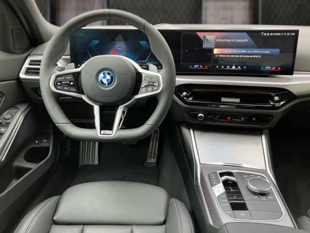 BMW 330 330e Sedan xDrive