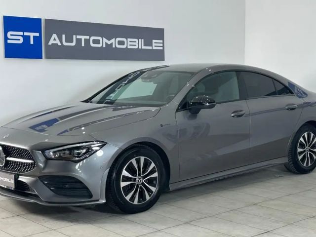 Mercedes-Benz CLA 200 AMG Line Sedan