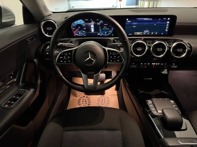 Mercedes-Benz CLA 200 CLA 200 d