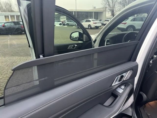 BMW X7 i/HUD/StandHZ/AHK/Panorama/Bowers&Wilkins