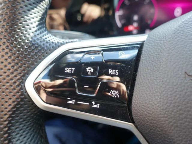 Volkswagen Golf R-Line Variant