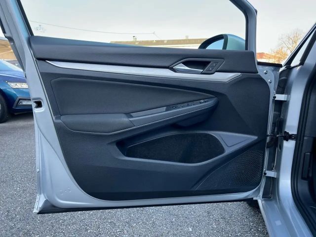 Volkswagen Golf Life Variant