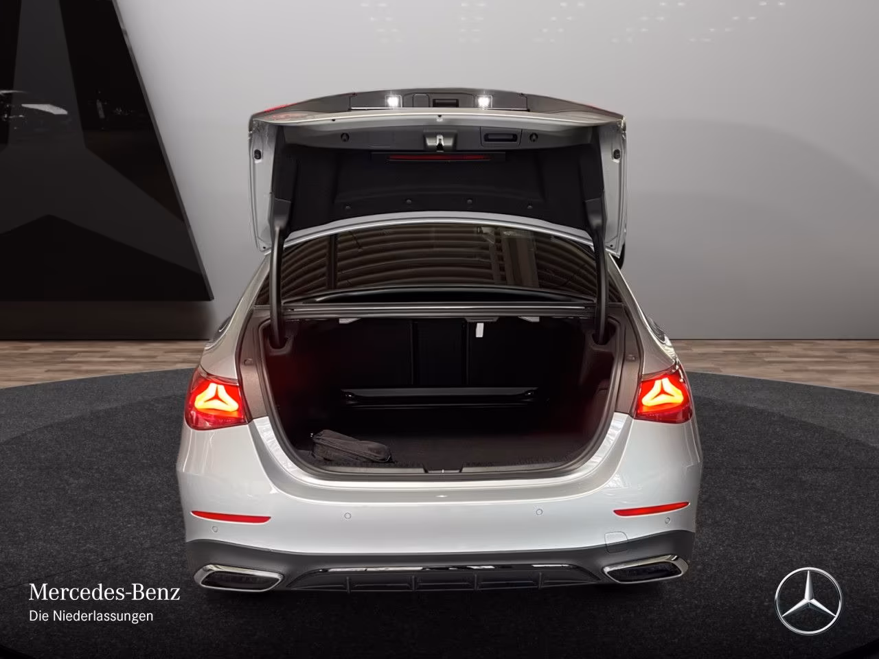 Mercedes-Benz E 200 AMG Line Sedan